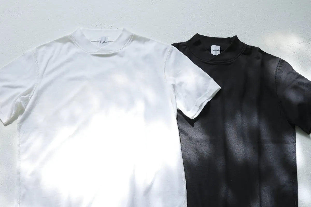 永く着られるクロスネックTシャツ