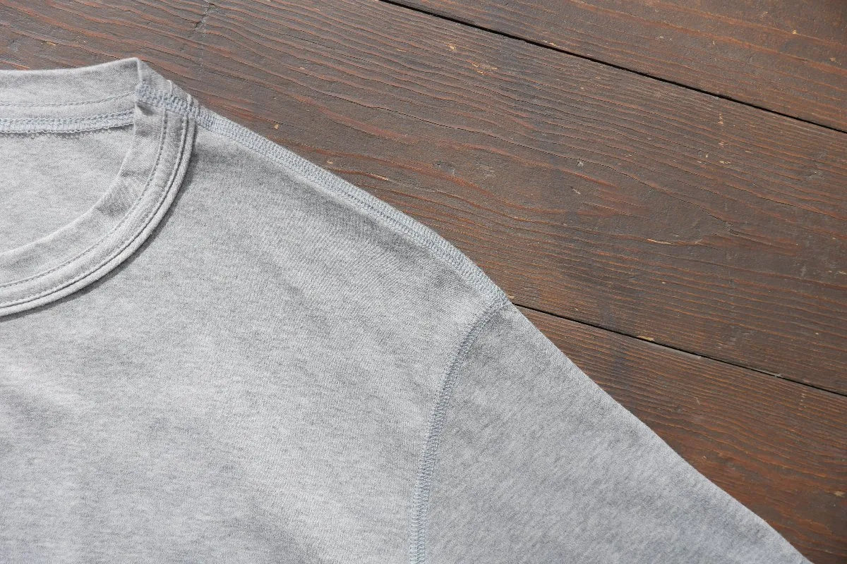汗を気にしないTシャツ グレー 肩まわり フラットシーマ