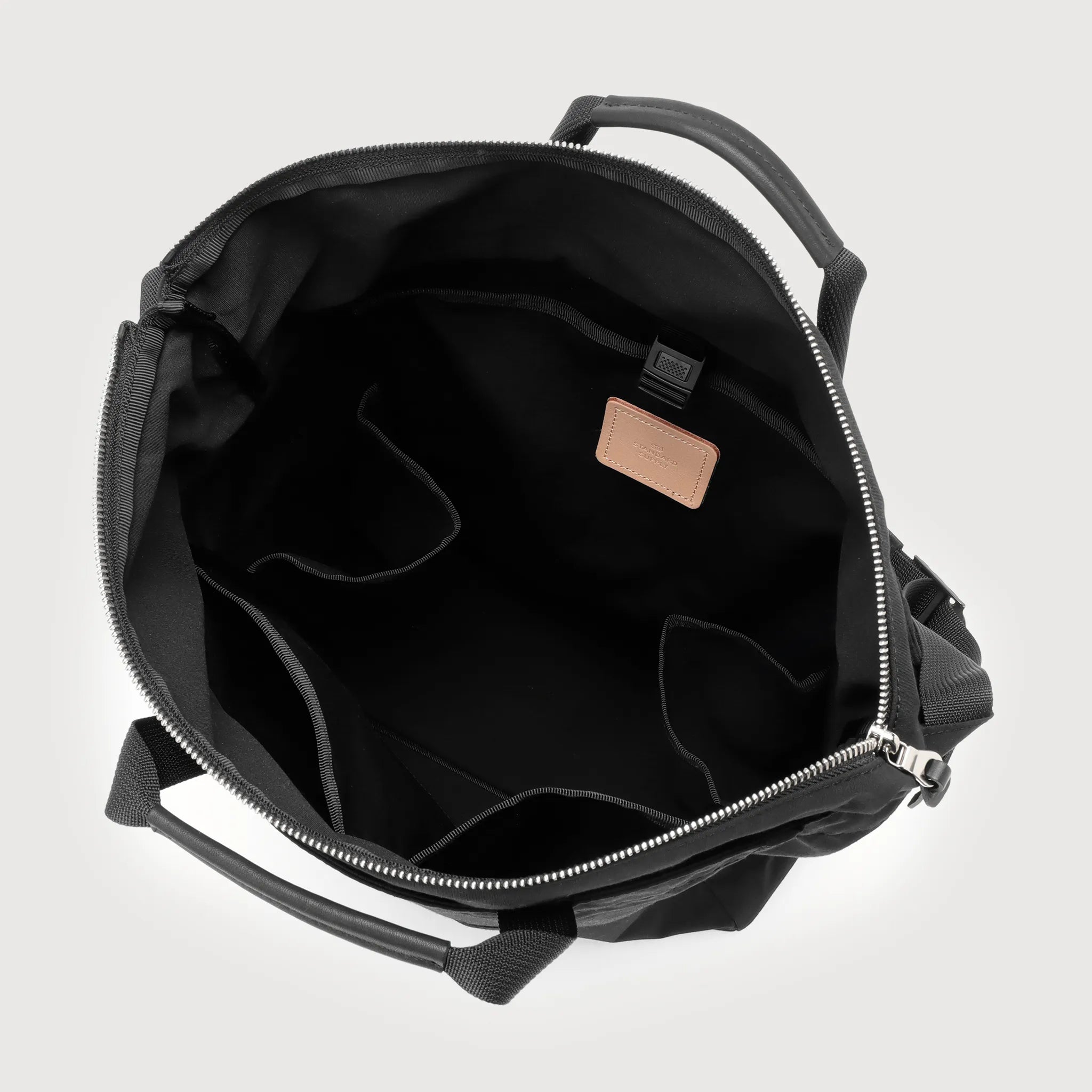 2ウェイジップトート ブラック 商品画像 メイン気室内ポケット見せ