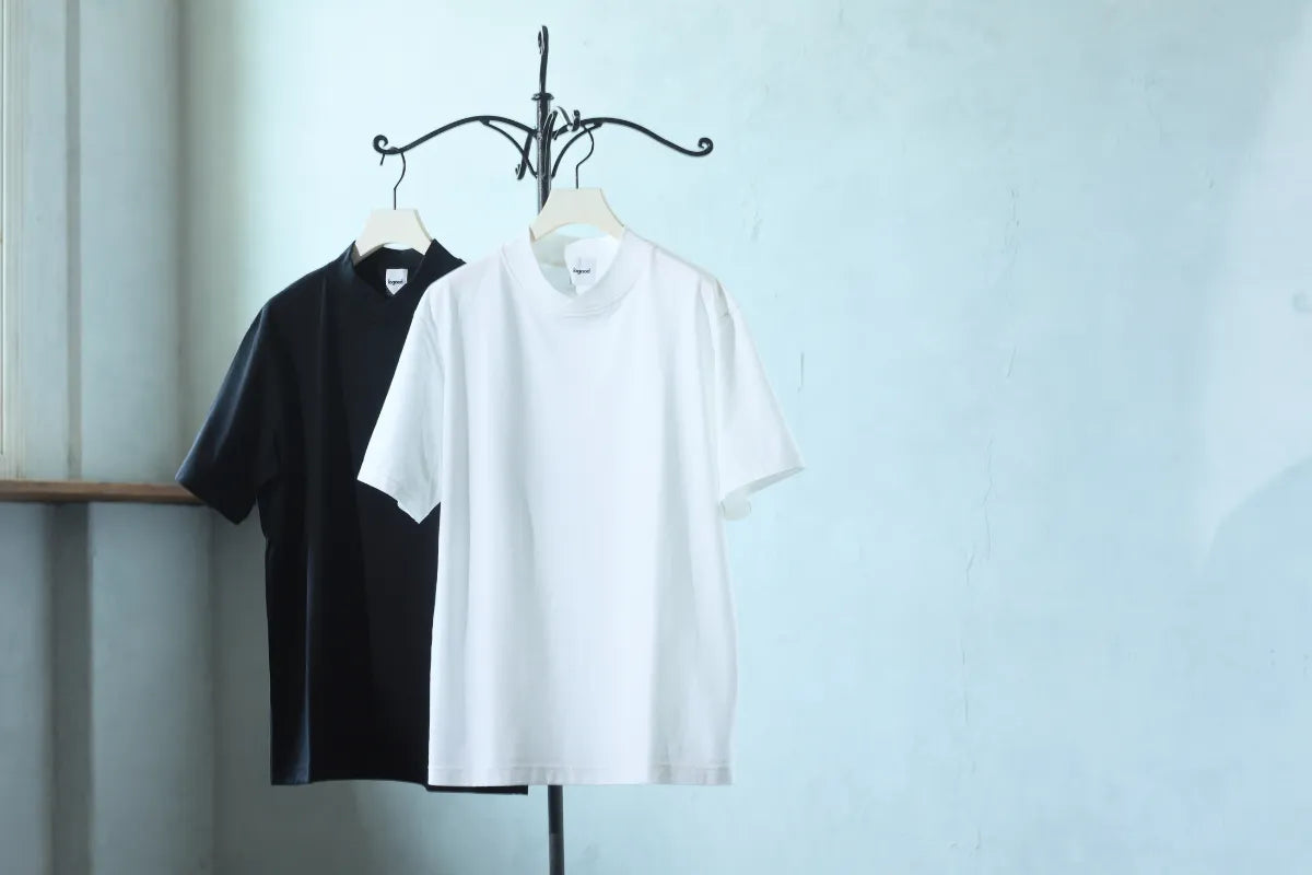 永く着られるクロスネックTシャツ