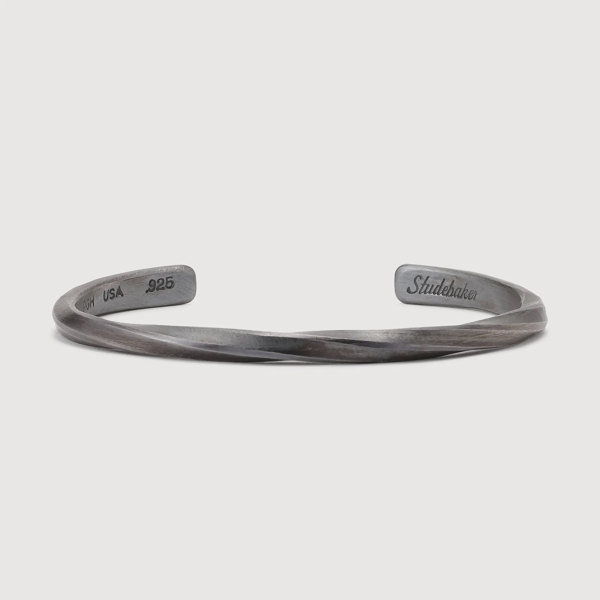 シルバーバングル／スチュードベイカーカフ　商品画像　内側刻印見せ