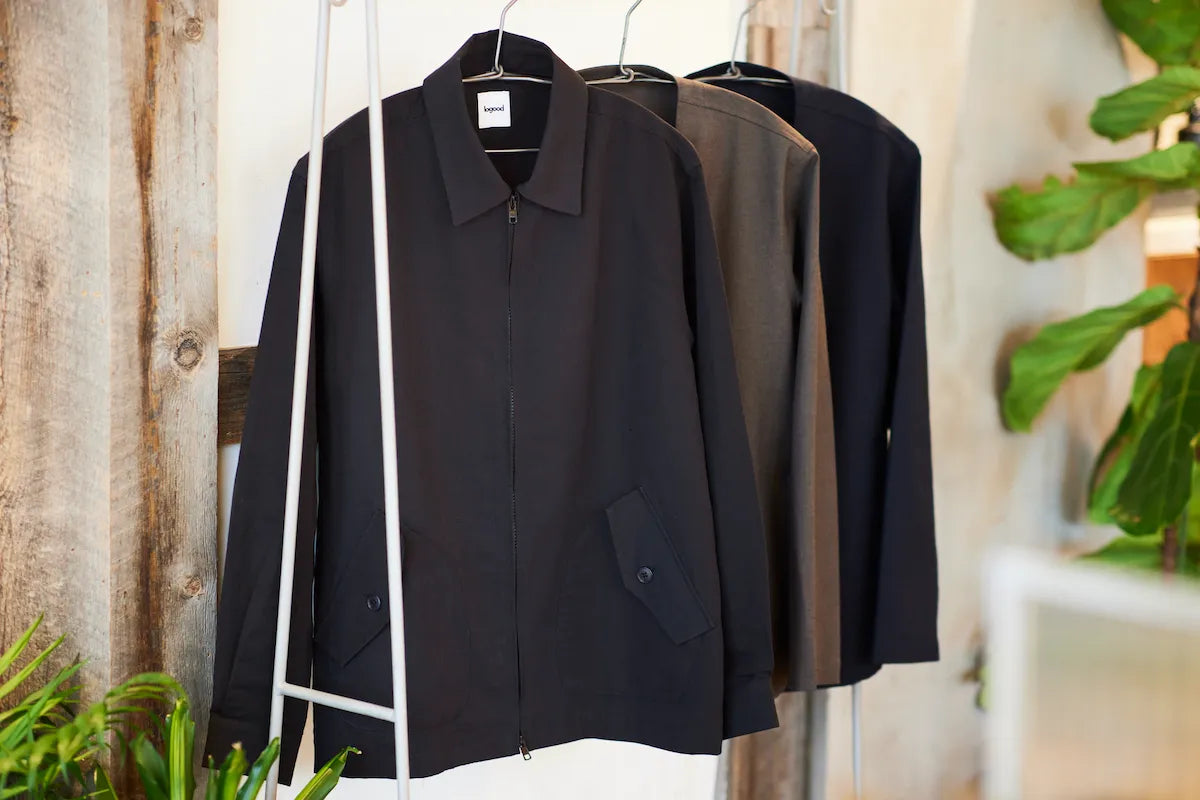 リネンコットン混ブルゾン　カフェシーン