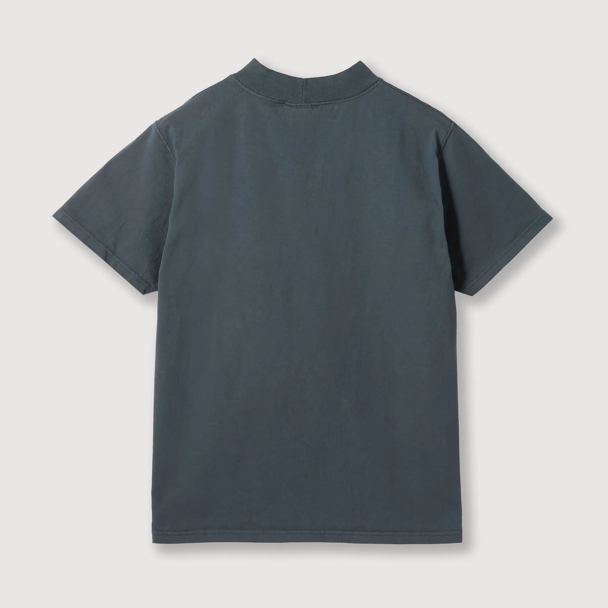ショートスリーブ・モックネックＴシャツ　チャコール　商品画像　背面