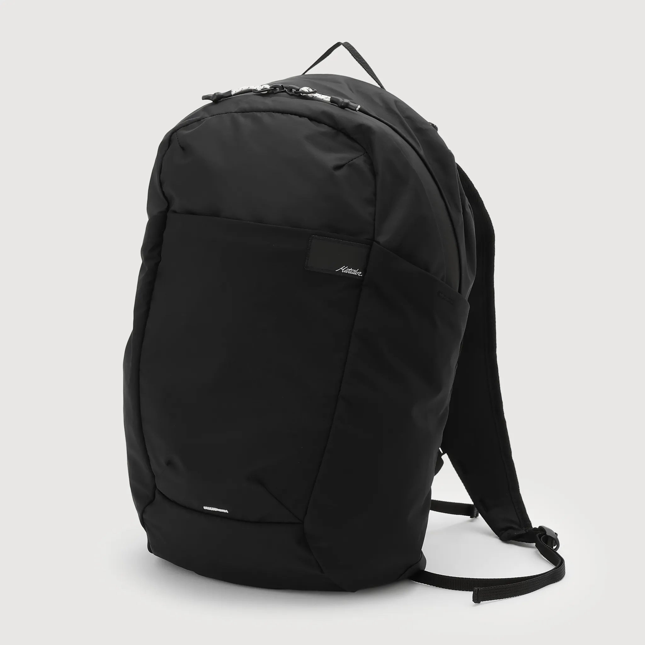 リフラクション・パッカブルバックパック　ブラック　商品画像　正面