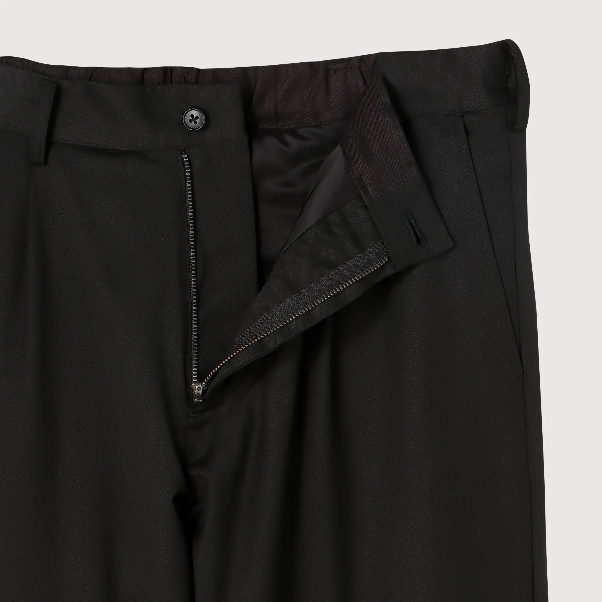 すっきりはける中わた入りパンツ　ブラック　商品画像　前開き