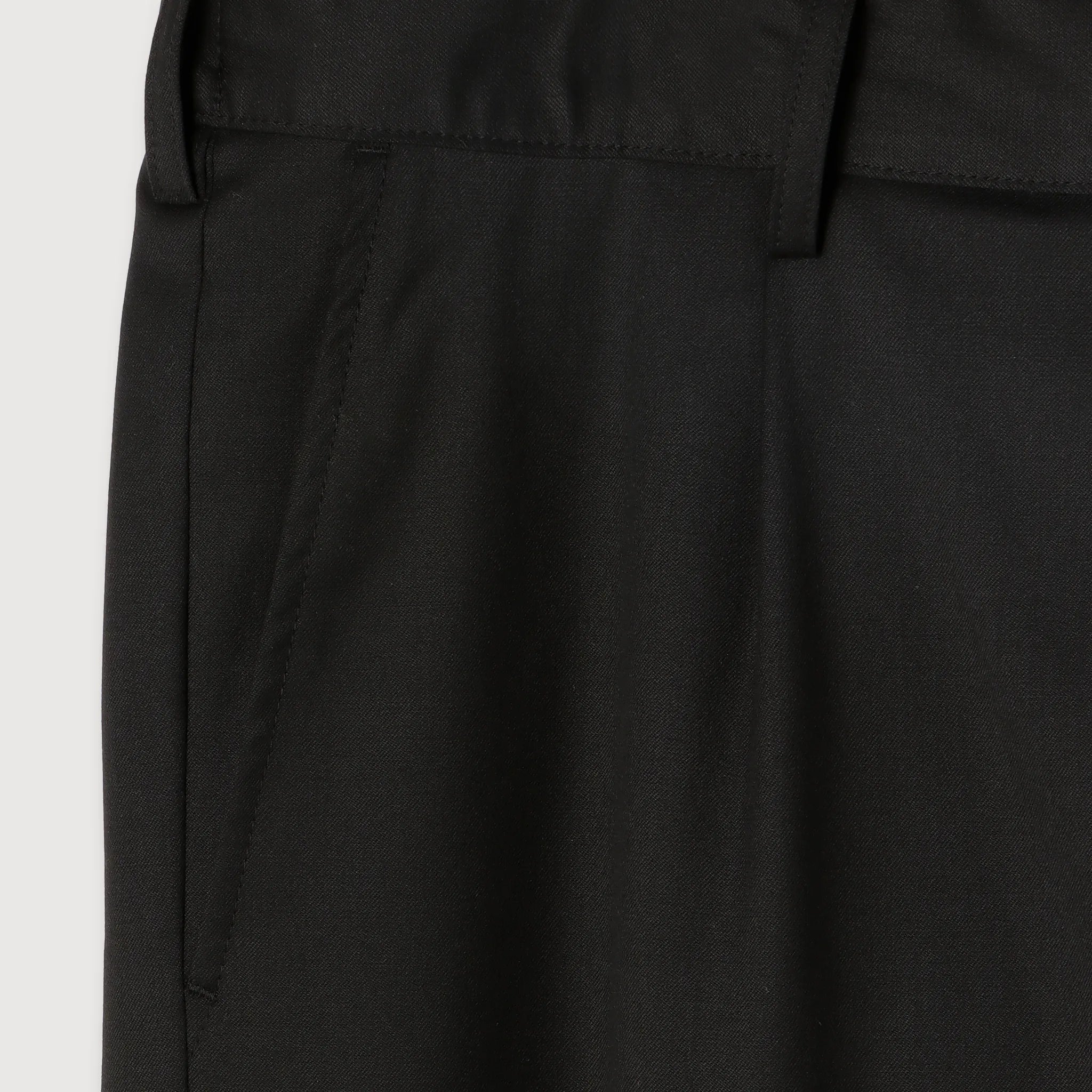 すっきりはける中わた入りパンツ　ブラック　商品画像　前面ポケットアップ